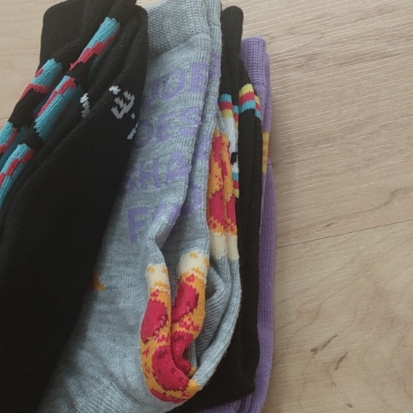 Friends TV Series 4 pack Crew Socks Size 4-10 - Picture 5 of 9